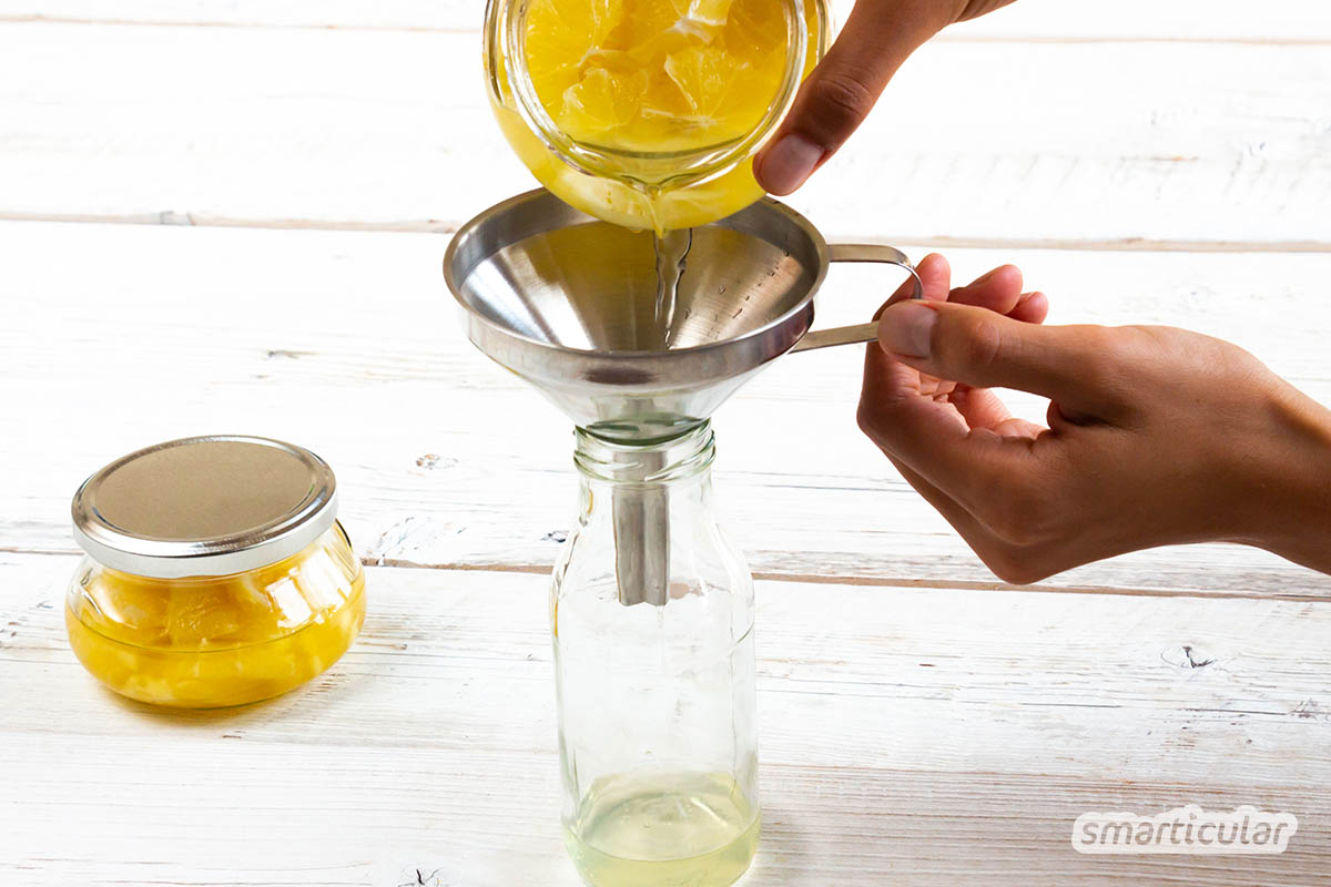 Hustensirup aus Zitronensaft stillt nicht nur reizenden Husten, sondern versorgt den Körper zusätzlich mit reichlich Vitamin C und Antioxidantien.