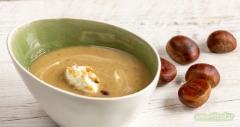 Esskastanien lassen sich bestimmt auch in deiner Nähe finden. Und dann kann man eine köstliche Suppe aus nur vier Zutaten daraus kochen.