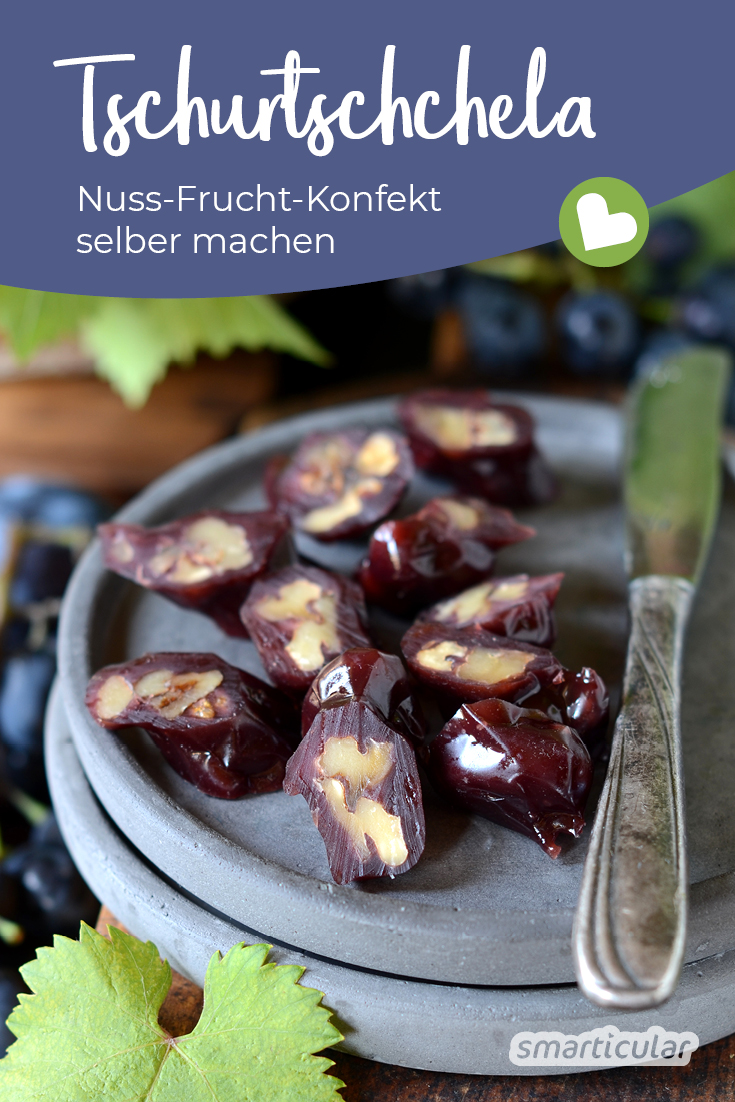 Tschurtschchela ist eine fruchtig-nussige Konfekt-Spezialität aus Georgien. Du kannst die Süßigkeit ohne Zucker einfach aus Walnüssen und Traubensaft selber machen.