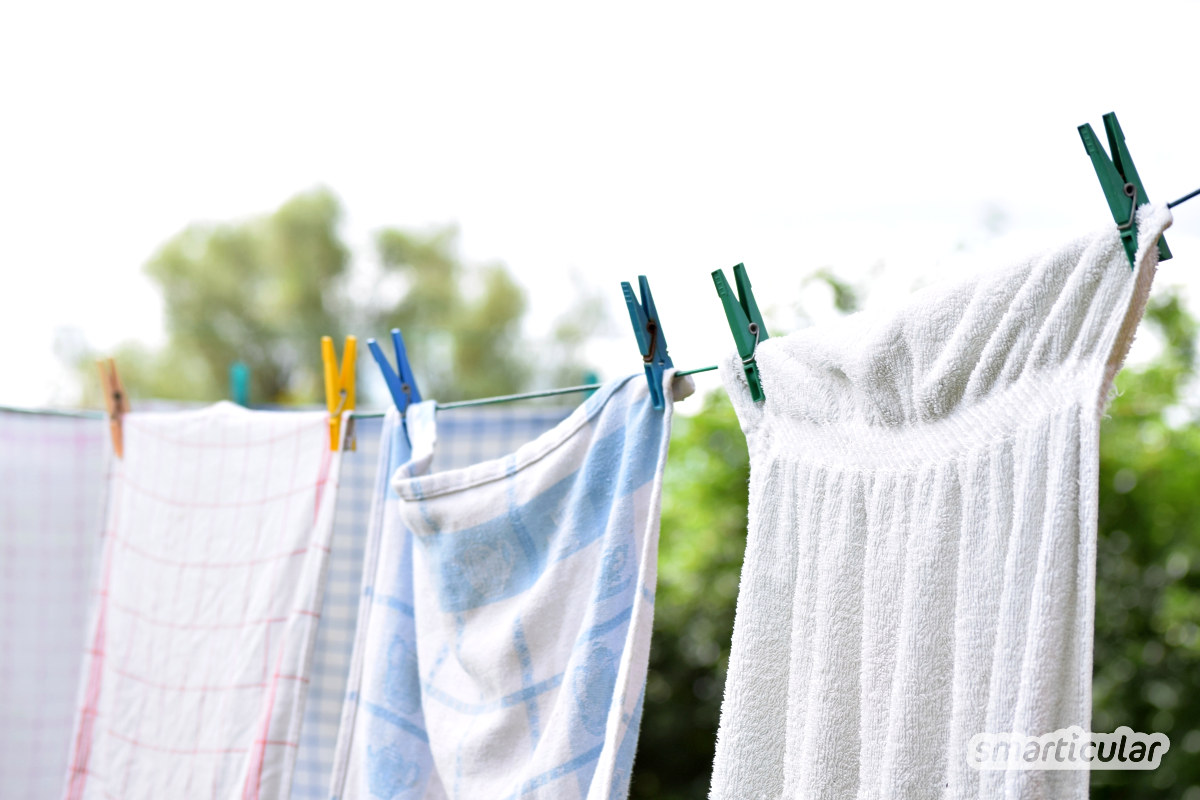 Endlich wieder weiche Wäsche: Mit ein paar Tricks lassen sich harte Handtücher ganz einfach vermeiden. Und das, ohne bedenkliche Weichspüler zu verwenden.