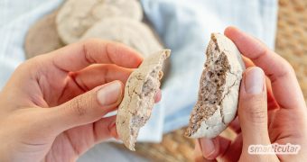 Cloud Bread ist auf dem Low-Carb-Speiseplan ein beliebtes glutenfreies Brot mit viel Eiweiß. Hier gibt es die vegane Variante mit Aquafaba.