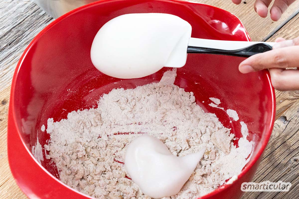 cloud-bread-4 Cloud Bread ist auf dem Low-Carb-Speiseplan ein beliebtes glutenfreies Brot mit viel Eiweiß. Hier gibt es die vegane Variante mit Aquafaba.