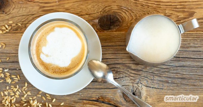 Barista-Hafermilch sorgt für cremigen Schaum auf Latte Macchiato oder Cappuccino. Statt teure Baristamilch im Laden zu kaufen, kannst du sie einfach selber machen.