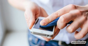 Smartphones sind wahre Brutstätten für Keime. Mit diesen Tipps lässt sich das Handy reinigen und desinfizieren, um dich und andere vor krankmachenden Erregern zu schützen.