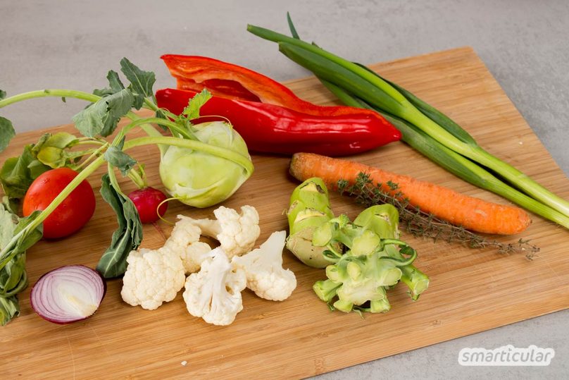 Mit Ofengemüse kann man Gemüsereste, aber auch Gemüse der Saison ohne Aufwand in ein köstliches Gericht verwandeln. Hier ein Rezept mit und ohne Marinade.