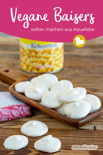 Vegane Baisers aus aufgeschäumtem Aquafaba lassen sich mit diesem Rezept genauso einfach zubereiten wie aus Eischnee. Die Kichererbsen schmeckt man nicht heraus.