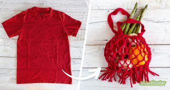 Ein praktisches Einkaufsnetz lässt sich ganz einfach aus Textilgarn knüpfen, das du noch nicht einmal kaufen musst. Es lässt sich aus einem alten T-Shirt selbst herstellen.