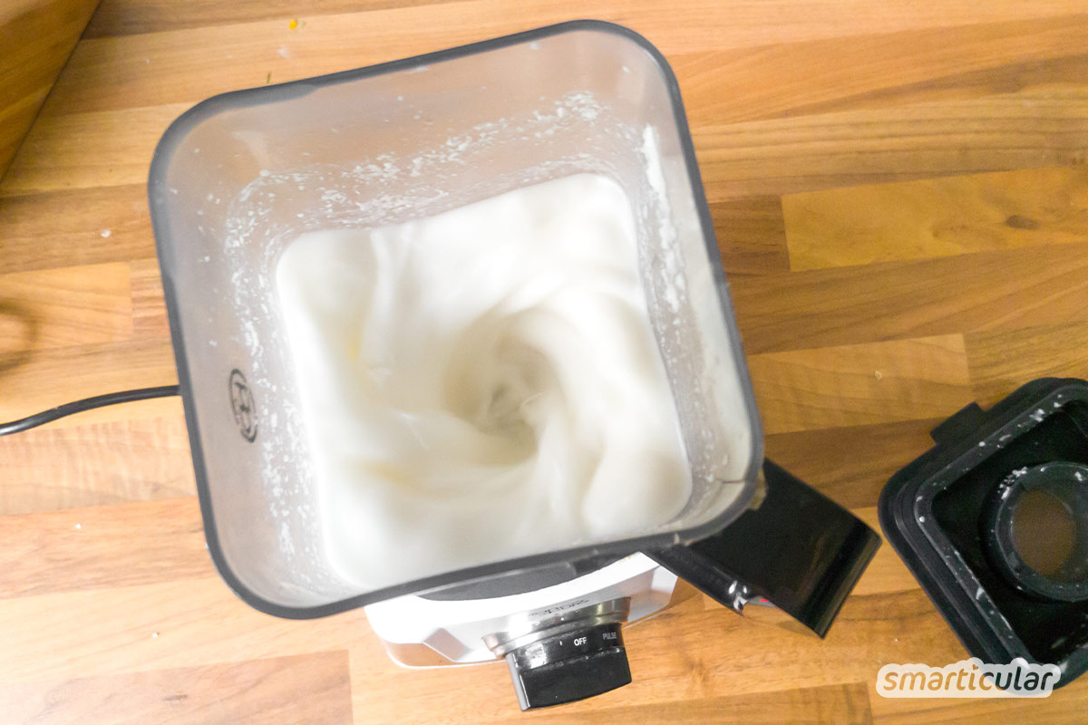 kokosmilch-selber-machen-4 Um Kokosmilch selber zu machen, braucht es nicht viele Zutaten. Mit einem Trick wird sie sogar lange haltbar. Für Kokosmilch wie aus der Dose!