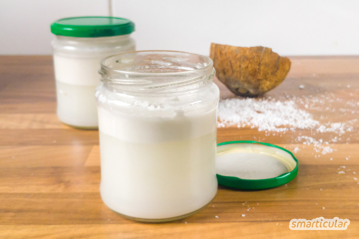 Um Kokosmilch selber zu machen, braucht es nicht viele Zutaten. Mit einem Trick wird sie sogar lange haltbar. Für Kokosmilch wie aus der Dose!