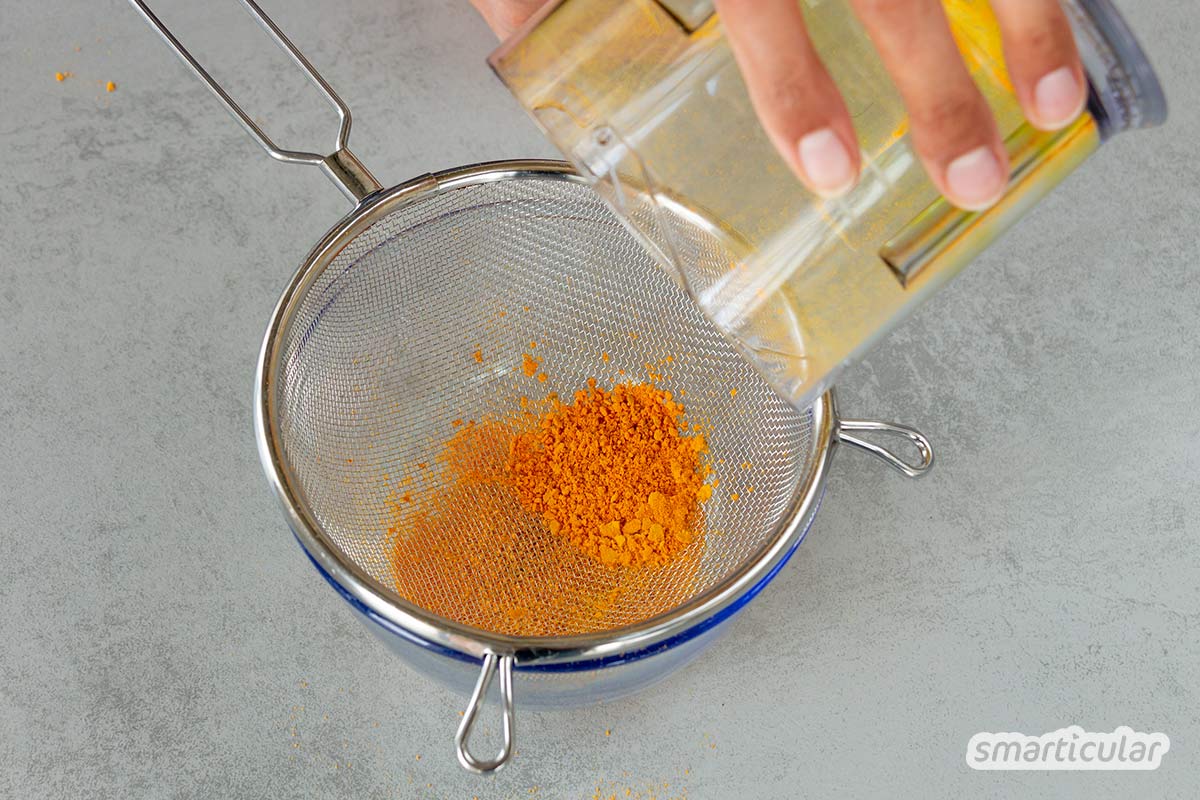 Aus einer Kurkumawurzel lässt sich ein aromatisches, vitaminreiches Kurkumapulver selber machen.