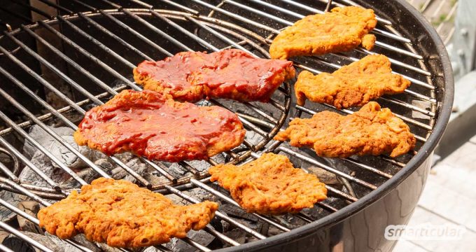Grillen ohne Fleisch wird mit veganen Steaks zum deftigen Genuss. Statt ein Fertigprodukt zu kaufen, kannst du die Fleischalternative leicht selber machen.