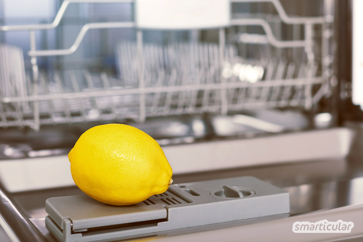 Zitronenschalen verwerten statt wegwerfen: Statt Zitronen nach dem Auspressen zu entsorgen, kannst du die Schale noch zu viel Nützlichem weiterverarbeiten.