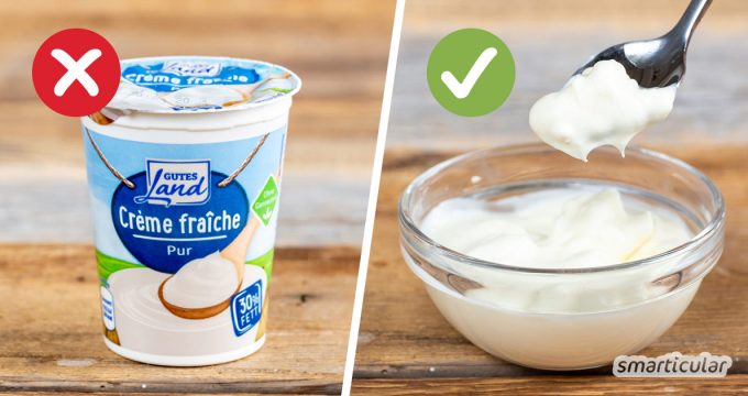 Crème fraîche ist ein praktischer Küchenhelfer. Wenn du auf Plastikverpackungen lieber verzichten möchtest, kannst du Crème fraîche leicht selber machen.
