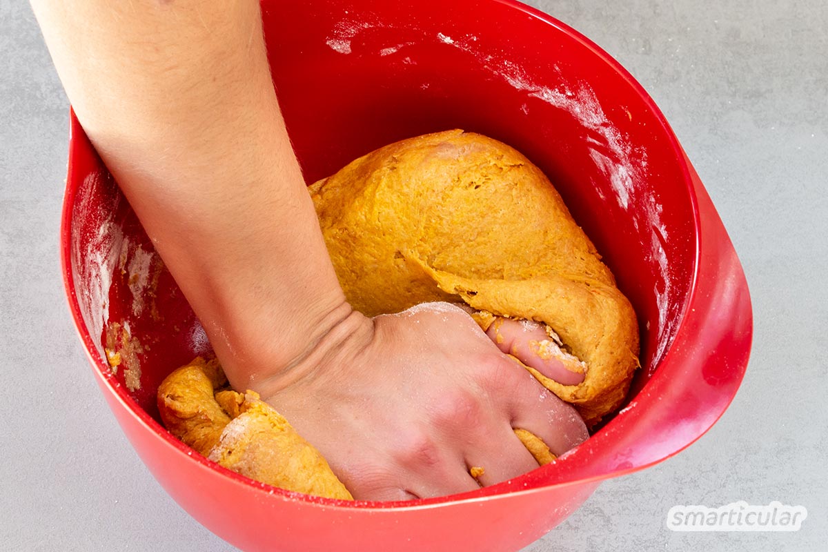 kuerbisbrot-rezept-backen-3 Würziges Kürbisbrot ist nicht nur einfach zu backen, sondern bietet auch eine hervorragende Möglichkeit, den Kindern mehr Gemüse schmackhaft zu machen!