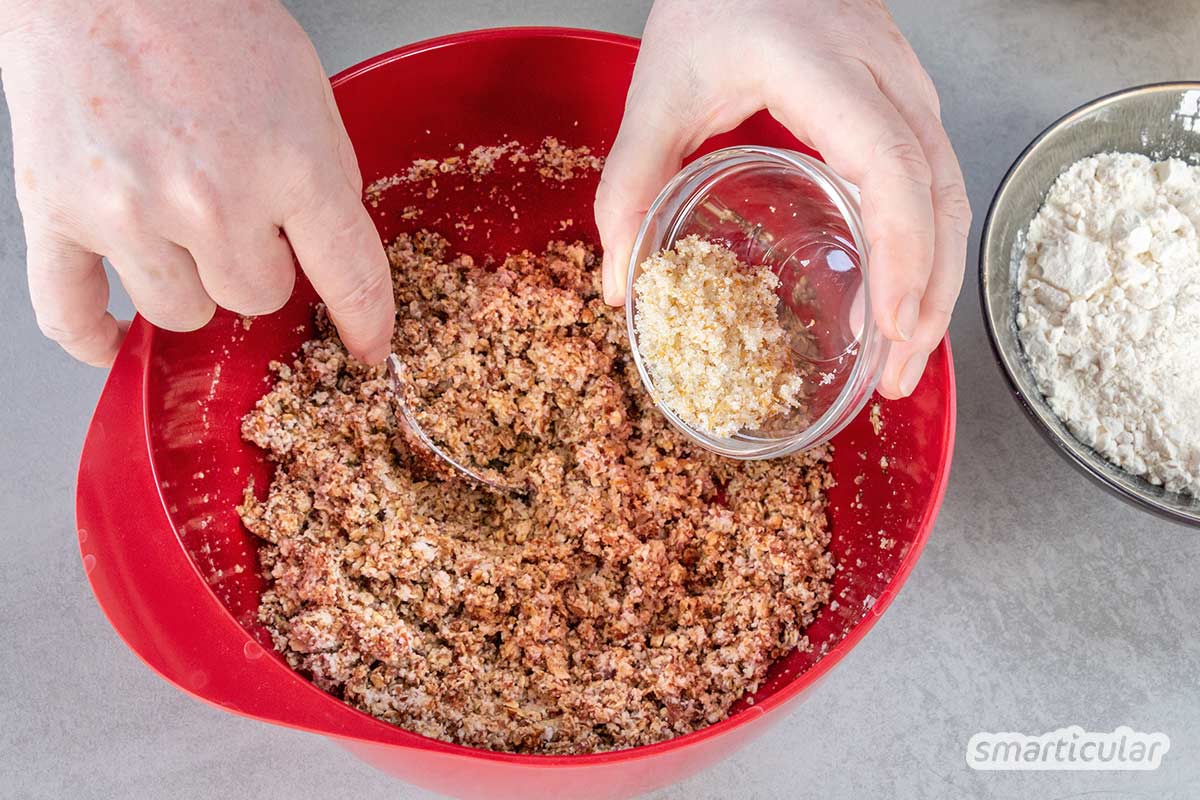 Mit diesem Mandelplätzchen-Rezept verwandelst du den Trester aus der Herstellung von Mandelmilch im Handumdrehen in köstliche Mandelkekse für zwischendurch.