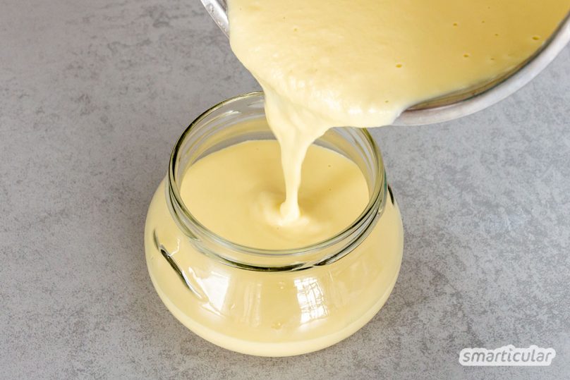 Statt das hochverarbeitete Fertigprodukt zu kaufen, kannst du Schmelzkäse einfach selber machen - aus naturbelassenem Käse und Milchprodukten.