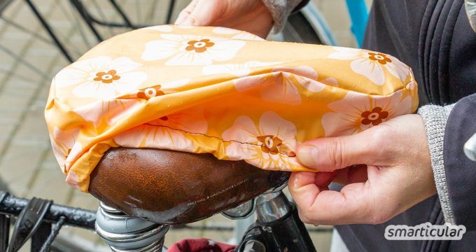 Ein Fahrradsattelbezug lässt sich ganz einfach aus Stoffresten selber nähen, statt ihn neu zu kaufen. So vermeidest du Plastikmüll und fährst auch bei Regen mit trockenem Po.