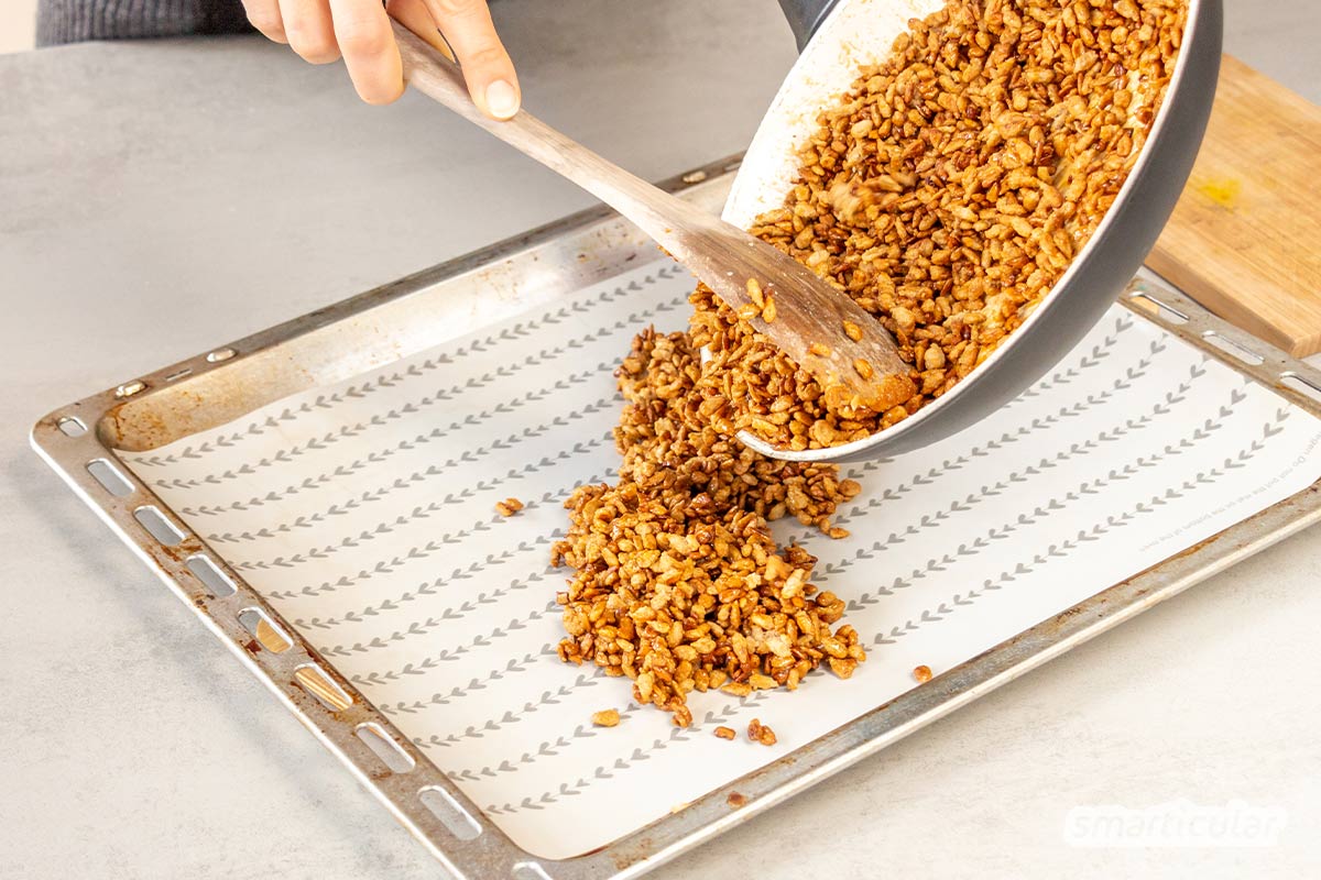 Gebrannte Sonnenblumenkerne sind eine köstliche, regionale Abwechslung zu gebrannten Mandeln. Mit diesem Rezept gelingen die karamellisierten Kerne ganz leicht.