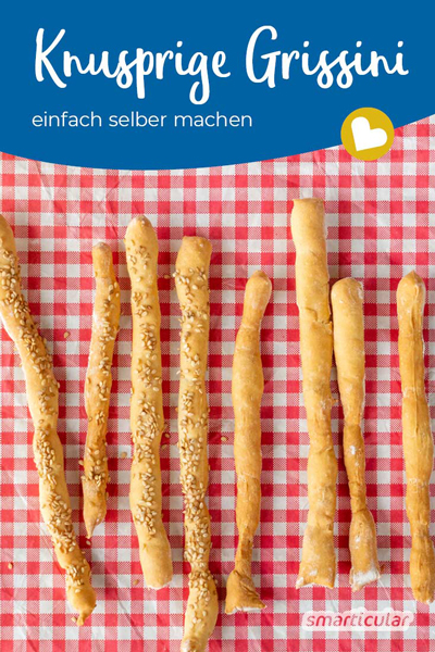 Mit diesem einfachen Grissini-Rezept gelingen die knusprigen Brotstangen garantiert! Sie lassen sich mit Gewürzen und Kräutern beliebig variieren.