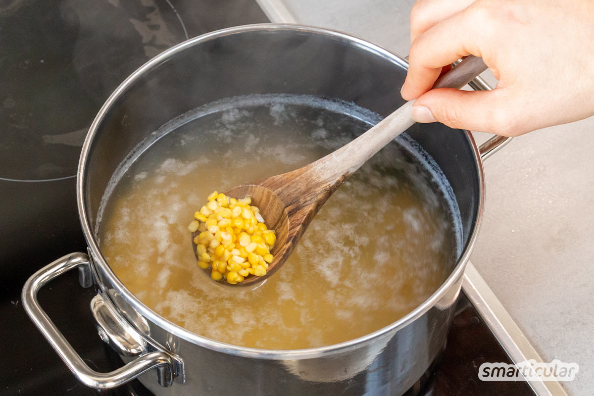 Tempeh selber zu machen, gelingt nicht nur mit Sojabohnen, sondern auch mit Schälerbsen, Lupinensamen, Kichererbsen, schwarzen Bohnen oder anderen Hülsenfrüchten.