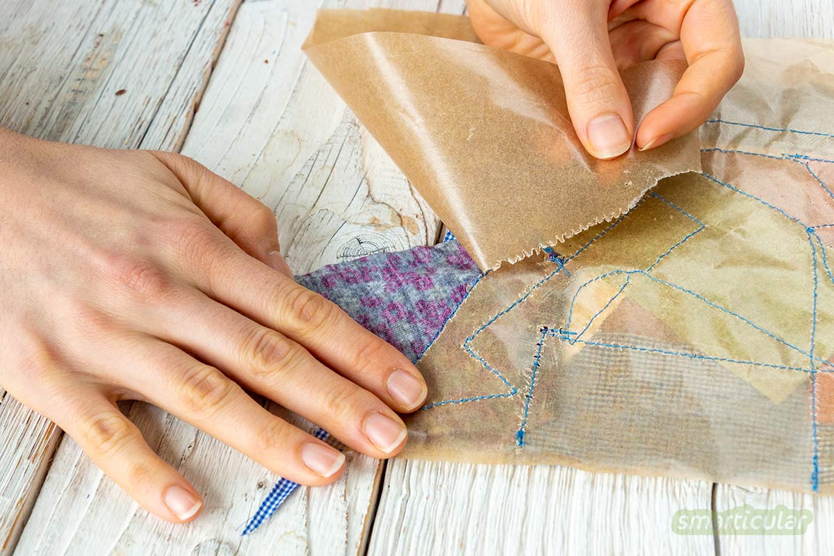 Mit der Pizzatechnik lassen sich Stoffreste verwerten: Trägerstoff mit den Resten belegen, eventuell mit Vlies abdecken, zusammennähen - fertig für die Weiterverwendung!