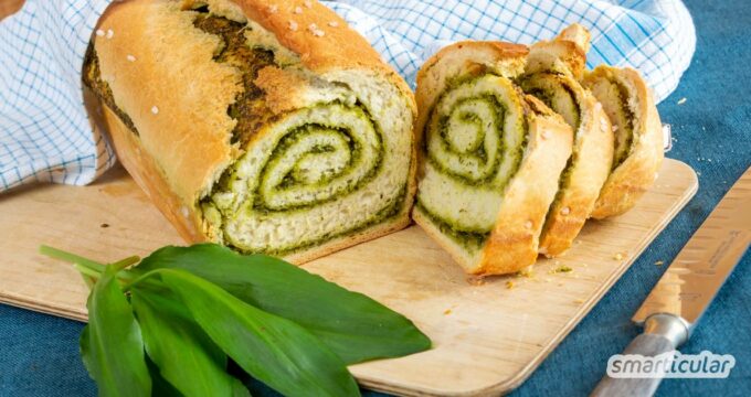 Mit diesem Bärlauchbrot-Rezept lässt sich das Frühlingskraut zu einem köstlichen Hingucker verarbeiten. Im Glas gebacken, ist es außerdem lange haltbar.