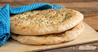 Als Grillbeilage oder als köstlich gefüllte Teigtasche: Ein Fladenbrot passt zu vielen Gelegenheiten. Mit diesem Fladenbrot-Rezept gelingt das luftige Gebäck garantiert.