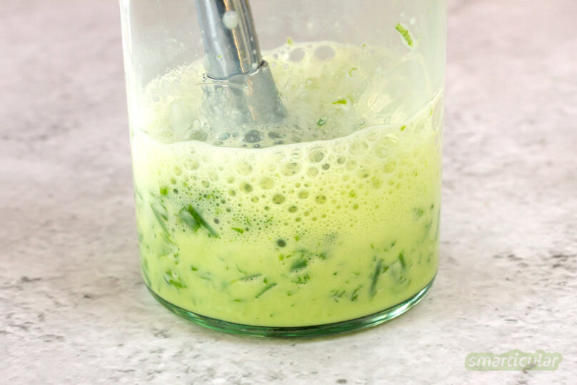 Wunderlauch und Bärlauch sind im Frühling vielerorts wild zu finden. Mit diesem Rezept für vegane Bärlauch-Knödel lassen sie sich abwechslungsreich verarbeiten.