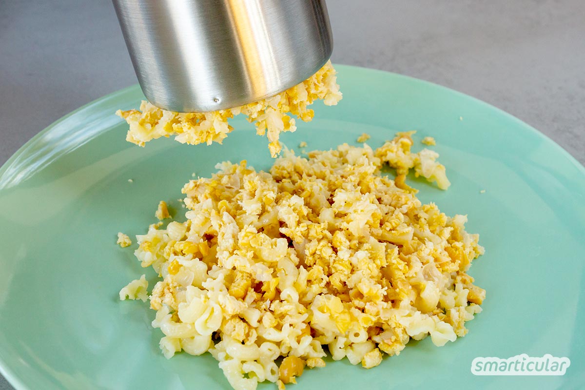 veganer-eiersalat-3 Für einen veganen Eiersalat braucht es keinerlei tierische Zutaten, und er schmeckt dank des Schwefelsalzes Kala Namak auch täuschend echt nach Ei.