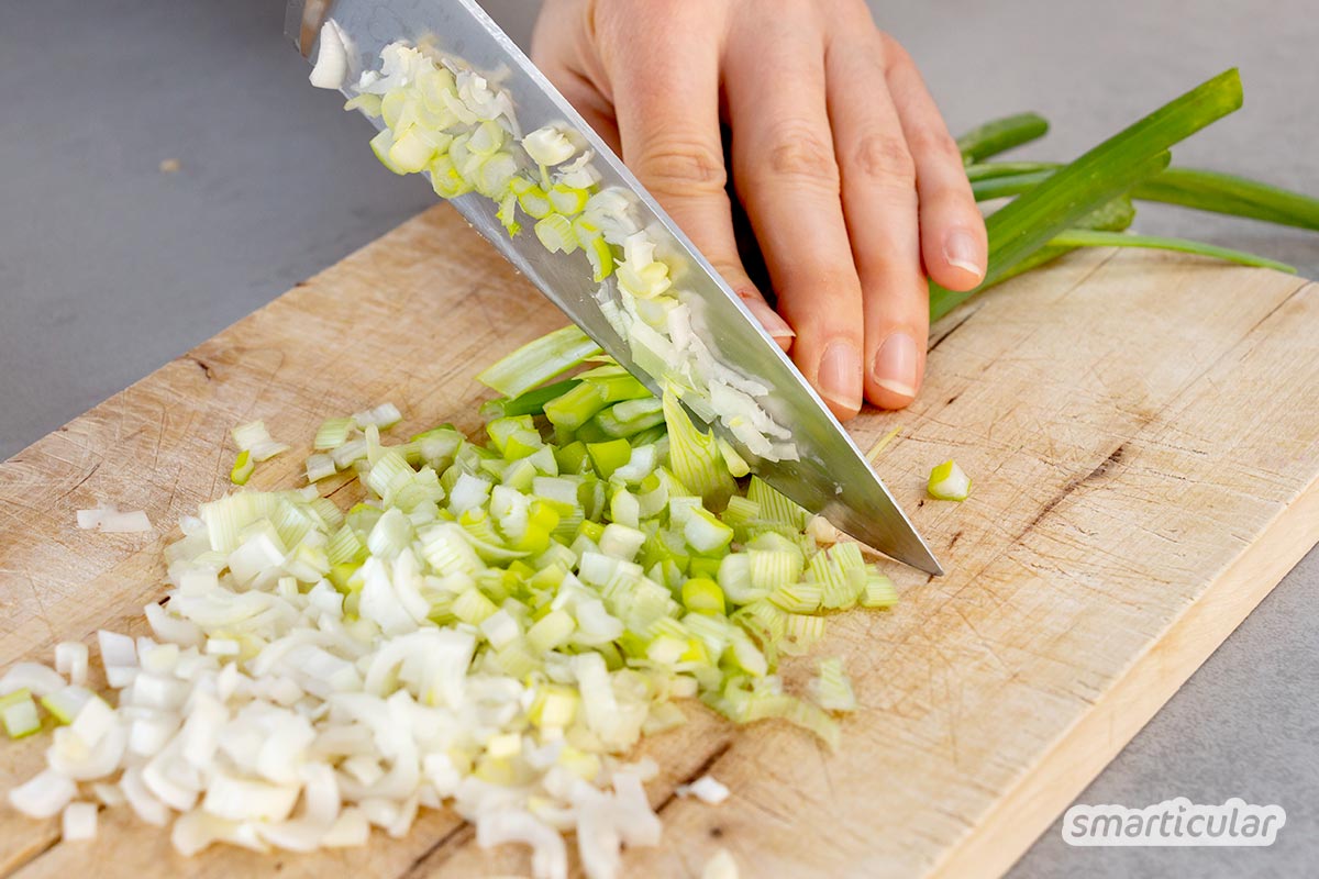 veganer-eiersalat-4 Für einen veganen Eiersalat braucht es keinerlei tierische Zutaten, und er schmeckt dank des Schwefelsalzes Kala Namak auch täuschend echt nach Ei.
