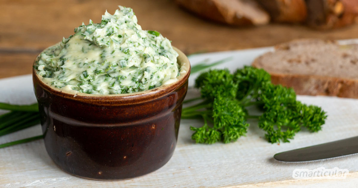 So einfach kannst du Kräuterbutter selber machen - als aromatischen Brotaufstrich, Grillbeilage oder für Kräuterbaguettes - gelingt mit diesem einfachen Rezept garantiert.
