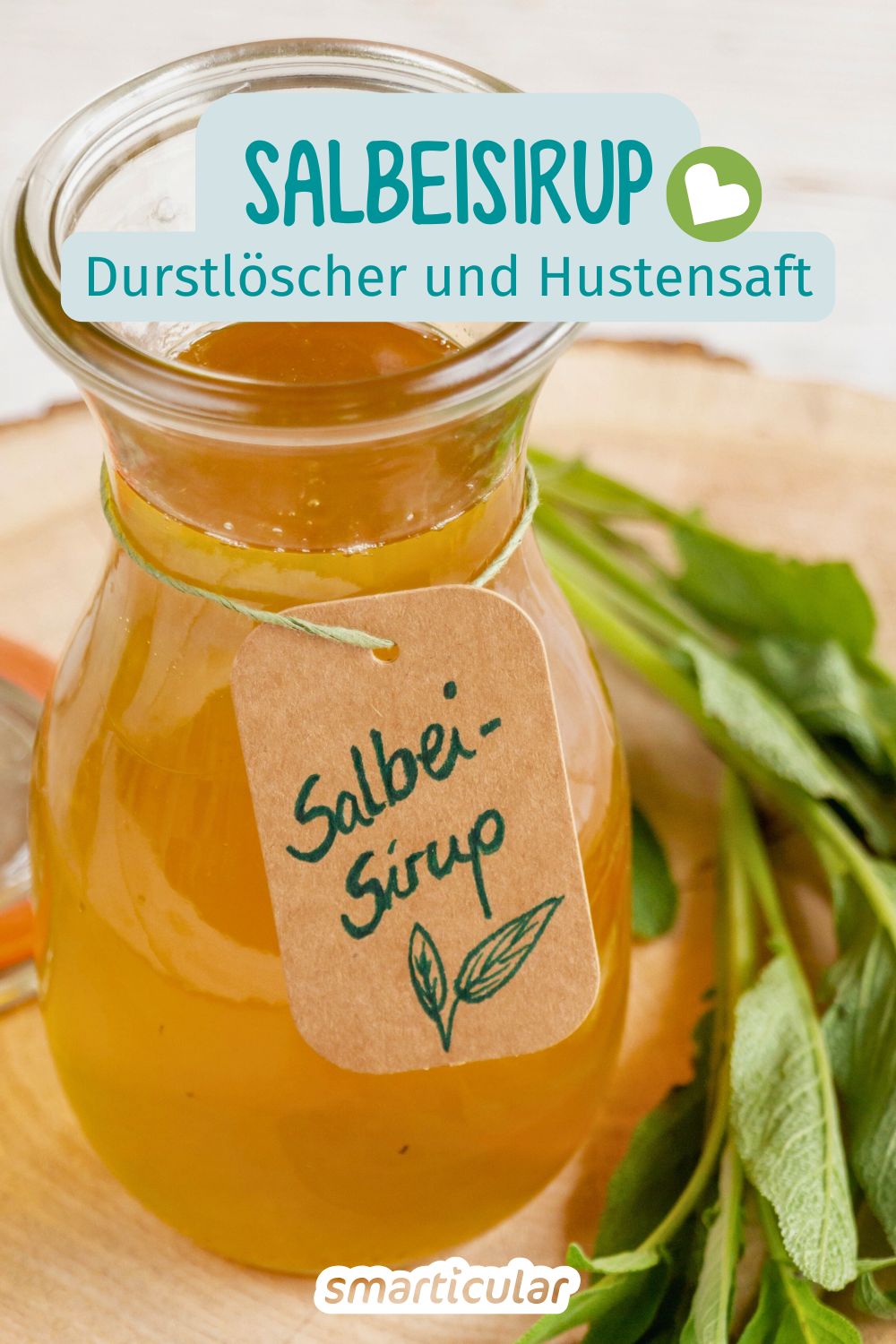 Salbeisirup eignet sich als Erfrischungsgetränk und Naturheilmittel bei Erkältung gleichermaßen - so einfach kannst du ihn selber machen.