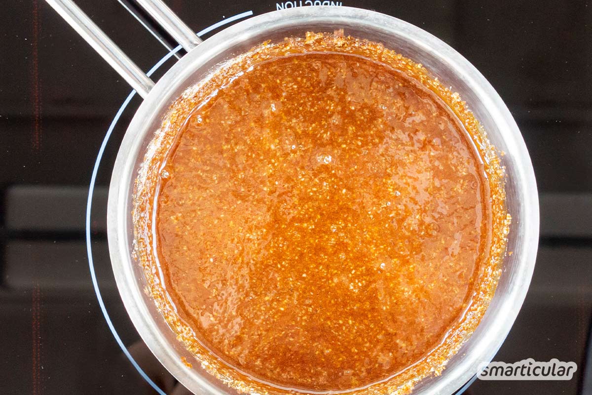 karamellsosse-selber-machen-karamellsauce-rezept-3 Kaffee, Eis oder Waffeln … So richtig lecker wird’s erst mit einem Schuss Karamell! Zum Glück lässt sich mit diesem Rezept ganz leicht Karamellsoße selber machen.