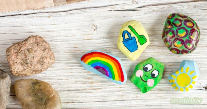 Kleine Kunstwerke, schöne Geschenke und lustige Spiele… All das ist möglich mit ein paar Steinen und den passenden Farben. So gelingt das Steine-Bemalen!