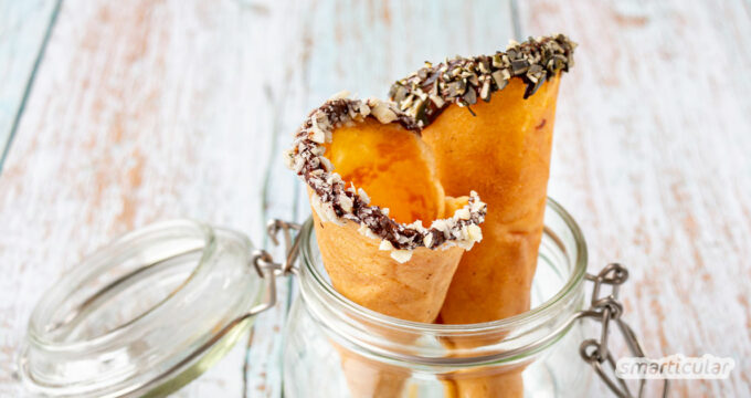 Das Eis-Erlebnis für zu Hause wird erst mit Eistüten so richtig original! Mit diesem Rezept kannst du dir Eiswaffeln selber machen - auch ohne Hörncheneisen.