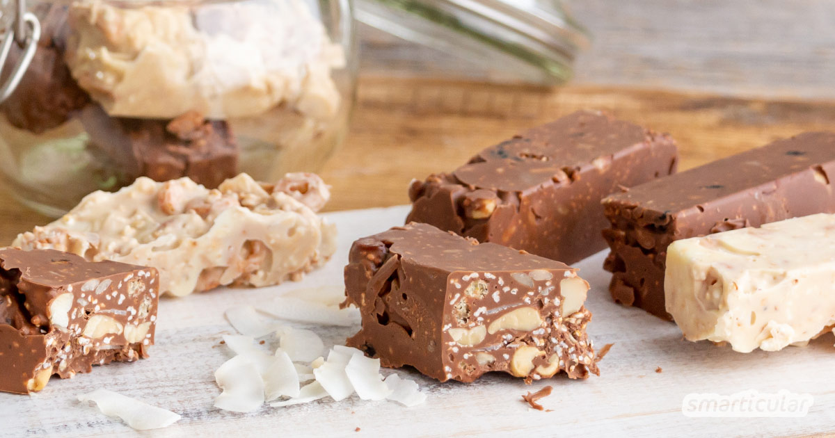 Aus Schokoladenresten lassen sich ganz leicht individuelle Schokoriegel selber machen, mit Zutaten die du nach Geschmack und Verfügbarkeit abwandeln kannst.