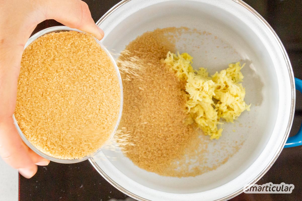 Ein einfaches Ingwersirup-Rezept: Mit Ingwer, Zucker und Wasser kannst du einen leckeren Ingwersirup selber machen. Der versüßt (fast) jede Speise.