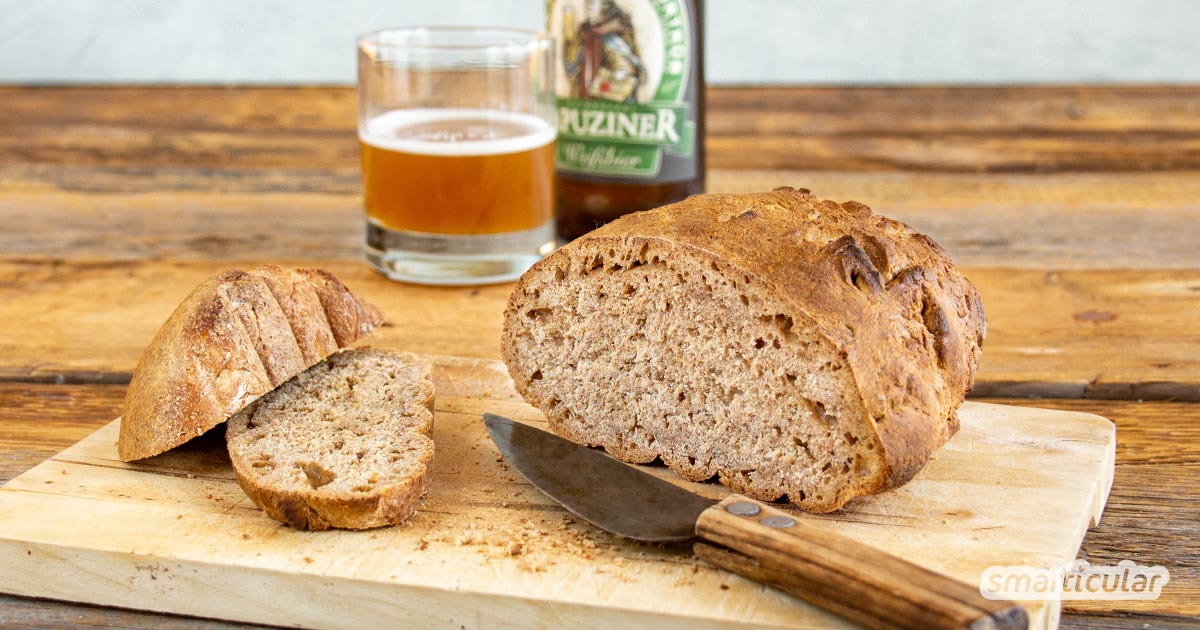 Restbier gehört nicht in den Abfluss, sondern in den Ofen! Aus dem süffigen Getränk lässt sich ein leckeres Bierbrot ohne Hefe-Zusatz oder Backpulver machen.