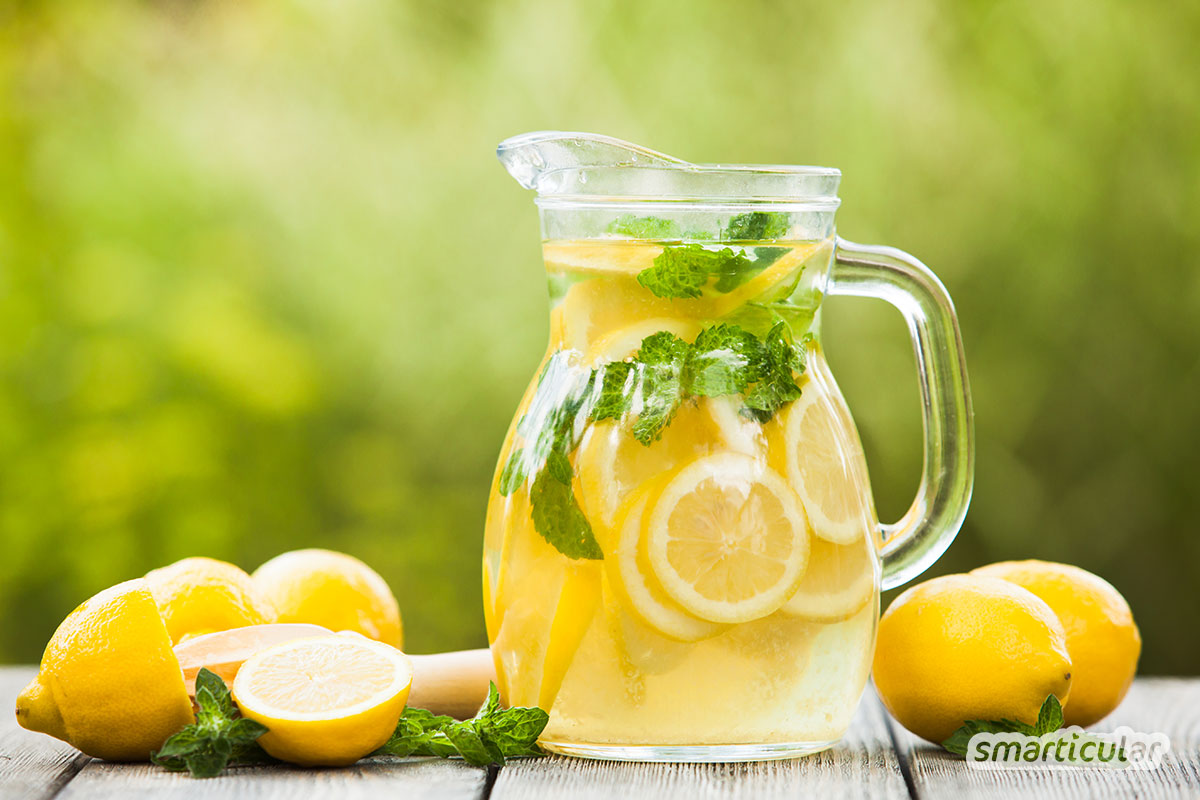 Die Zitrone ist ein Multitalent – nicht nur in der Küche. Auch als Reinigungsmittel, Schönheitselixier und Heilmittel lassen sich Zitronen verwerten.