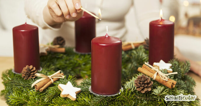 Mit diesen einfachen Tipps kannst du deinen Adventskranz frisch halten, damit er vom ersten Advent bis zum Weihnachtstag in sattem Grün erstrahlt.