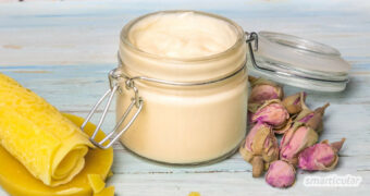 Cold Cream selber machen: Das bereits seit dem Altertum bewährte Rezept mit Bienenwachs ist ganz einfach und pflegt trockene und beanspruchte Haut.