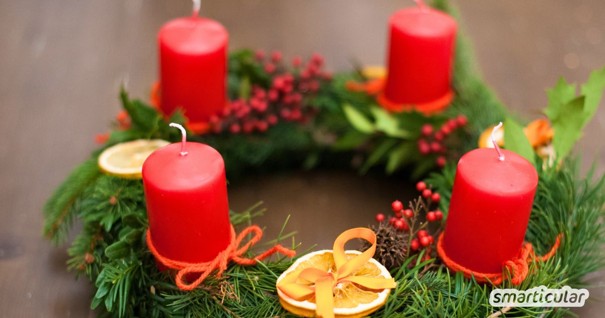 Mit diesen einfachen Tipps kannst du deinen Adventskranz frisch halten, damit er bis zum Weihnachtstag in sattem Grün erstrahlt.