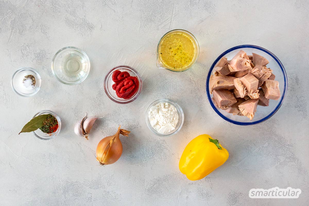 Jackfruit-Gulasch ist eine leckere Alternative zum klassischen Fleischgericht. Hier findest du ein einfaches Rezept, das geschmacklich dem Original sehr nahe kommt.
