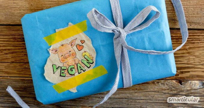 Was soll man einem Veganer oder einer Veganerin nur schenken? Hier gibt’s die besten Ideen für vegane Geschenke, egal ob selbst gemacht oder selbst gekauft.