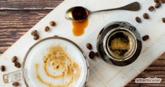 Kaffeesirup gibt Cocktails, Eis, Gebäck, Latte Macchiato, Cappuccino und Co. eine köstliche Note. Lies hier, wie einfach du ihn selber machen kannst!