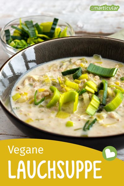Der beinahe ganzjährig verfügbare Lauch lässt sich zu vielen köstlichen Gerichten verarbeiten - zum Beispiel mit diesem Rezept für vegane Käse-Lauch-Suppe.