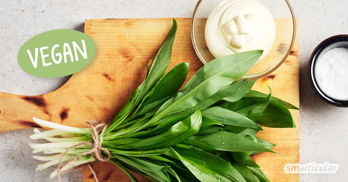Vegane Bärlauch-Mayonnaise selber machen? Geht ganz einfach! Wie du die leckere Würzcreme im Frühjahr herstellst, erfährst du in diesem Rezept.