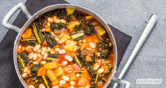 Dieses Rezept für eine italienische Ribollita ist bestens geeignet, um Gemüsereste und winterlichen Schwarzkohl in eine wärmende Suppe zu verwandeln.