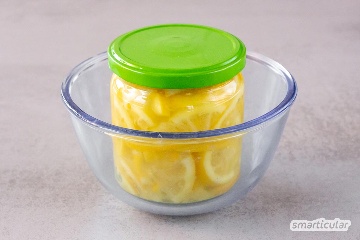 salzzitronen-3 Salzzitronen sind ein köstliches Würzmittel für eine Vielzahl herzhafter Speisen. So einfach lassen sie sich mit diesem Rezept selber machen!