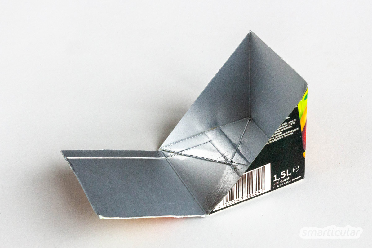 Strapazierfähige Verbundverpackungen sind Ausgangsmaterial für zahlreiche Upcycling-Ideen - z.B. für ein Portemonnaie aus Tetrapack, das sich blitzschnell basteln lässt.